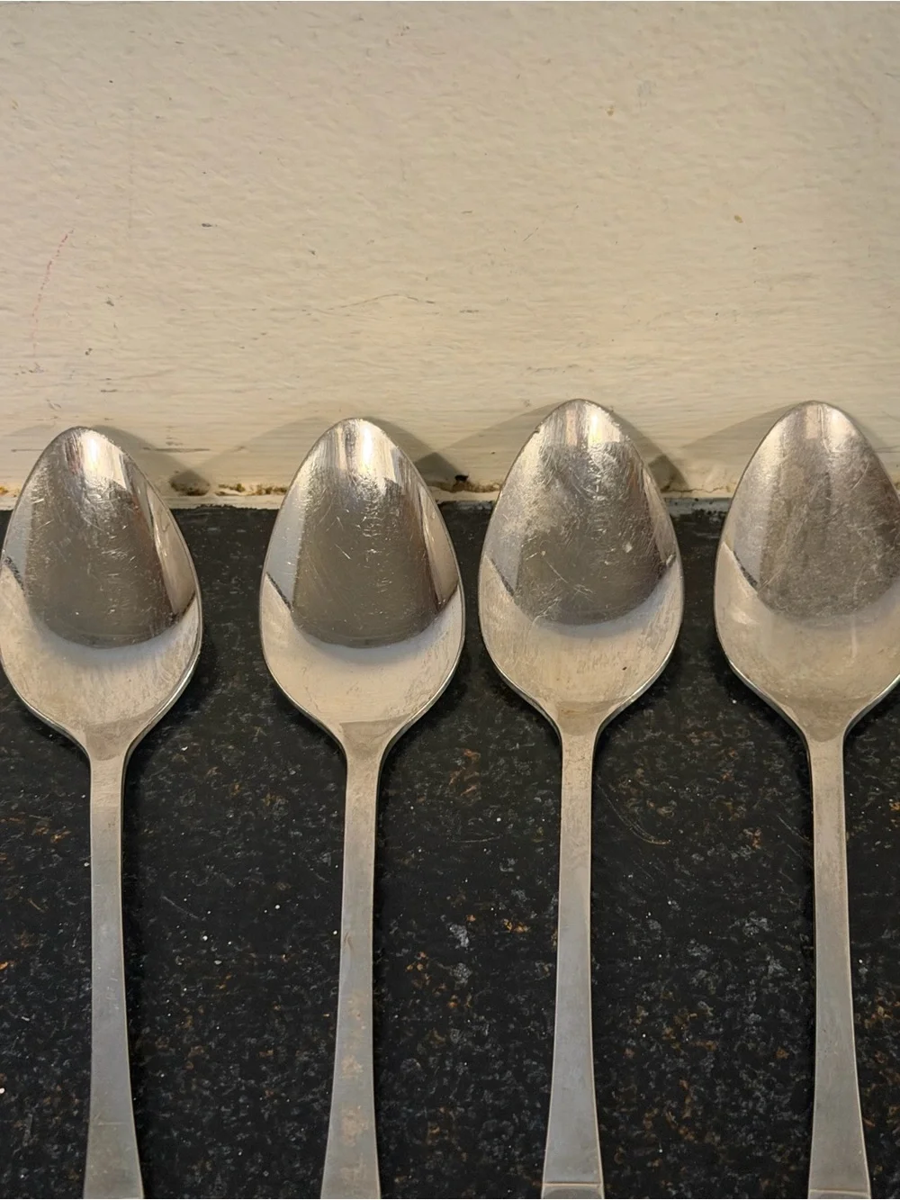 ONEIDA Deluxe Stainless Appliqué Flatware Soup Spoons Set Of 4